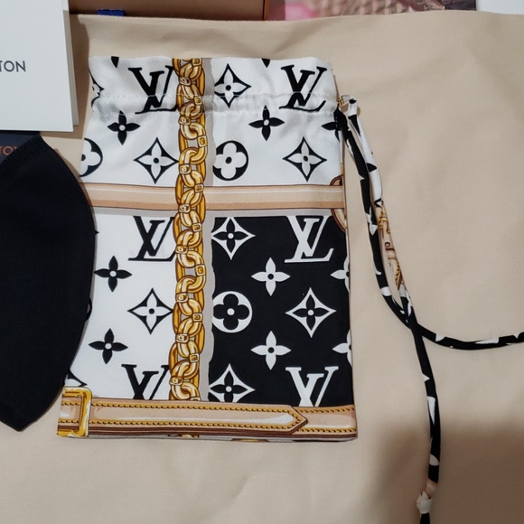Face Covering Designer Accessory by Louis Vuitton - Picture 3 of 11